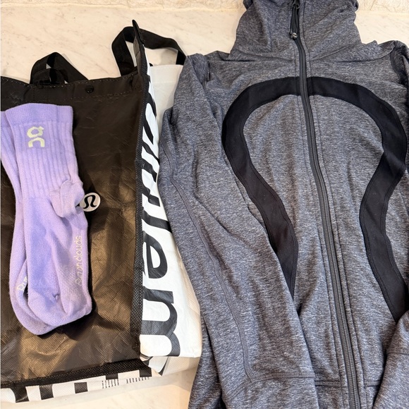 Lululemon bundle- - Picture 1 of 10